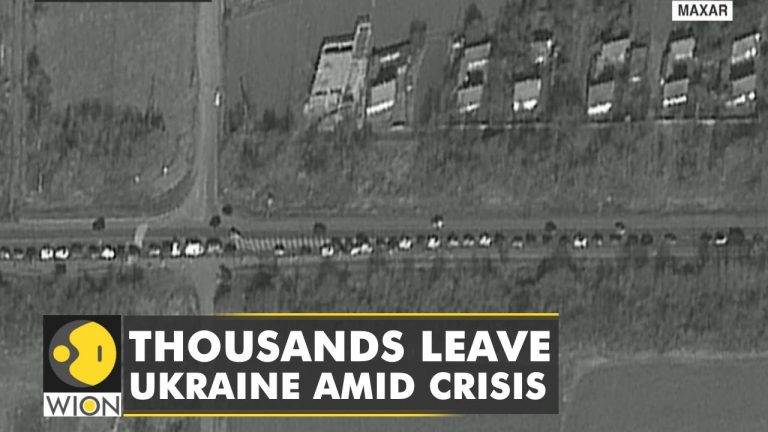 Ukraine: Cars line up near Romania border as thousands flee. What Former CIA officer said