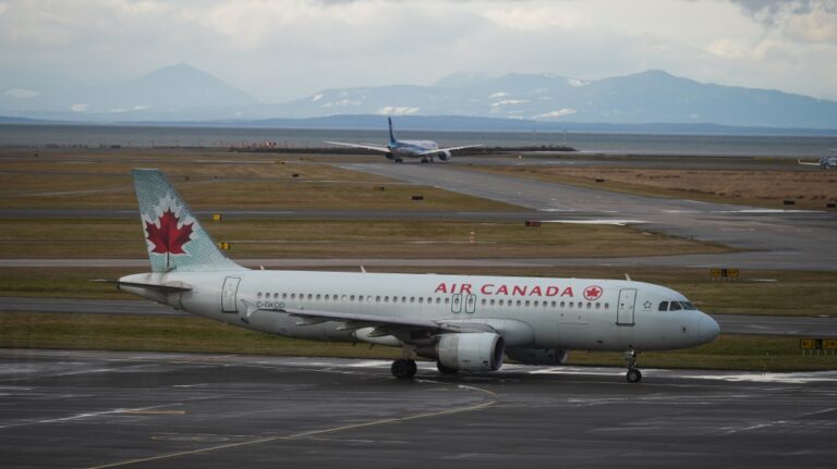 Air Canada flight delays: Tech issue